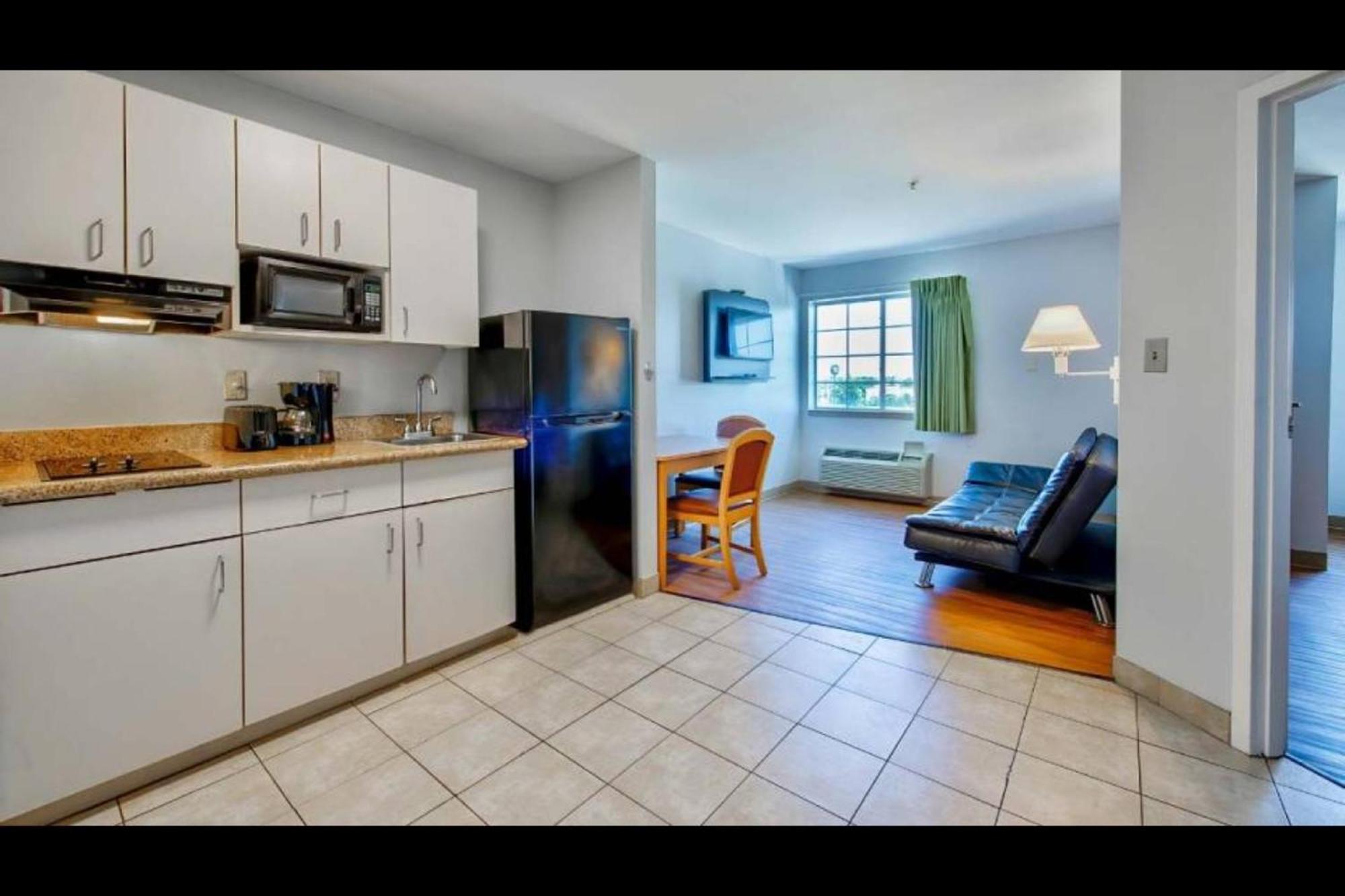 Oyo Townhouse Sulphur,La Extended Stay Ngoại thất bức ảnh